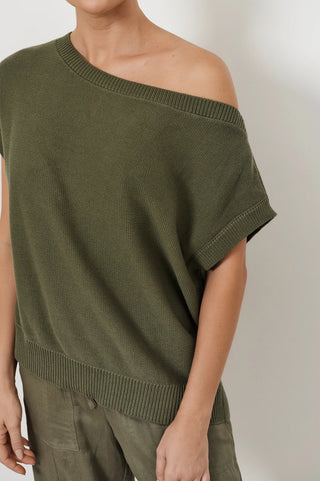 top angled neckline - knit - khaki - terrie
